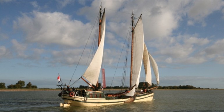 Klassenlager auf traditionellen Segelschiffen